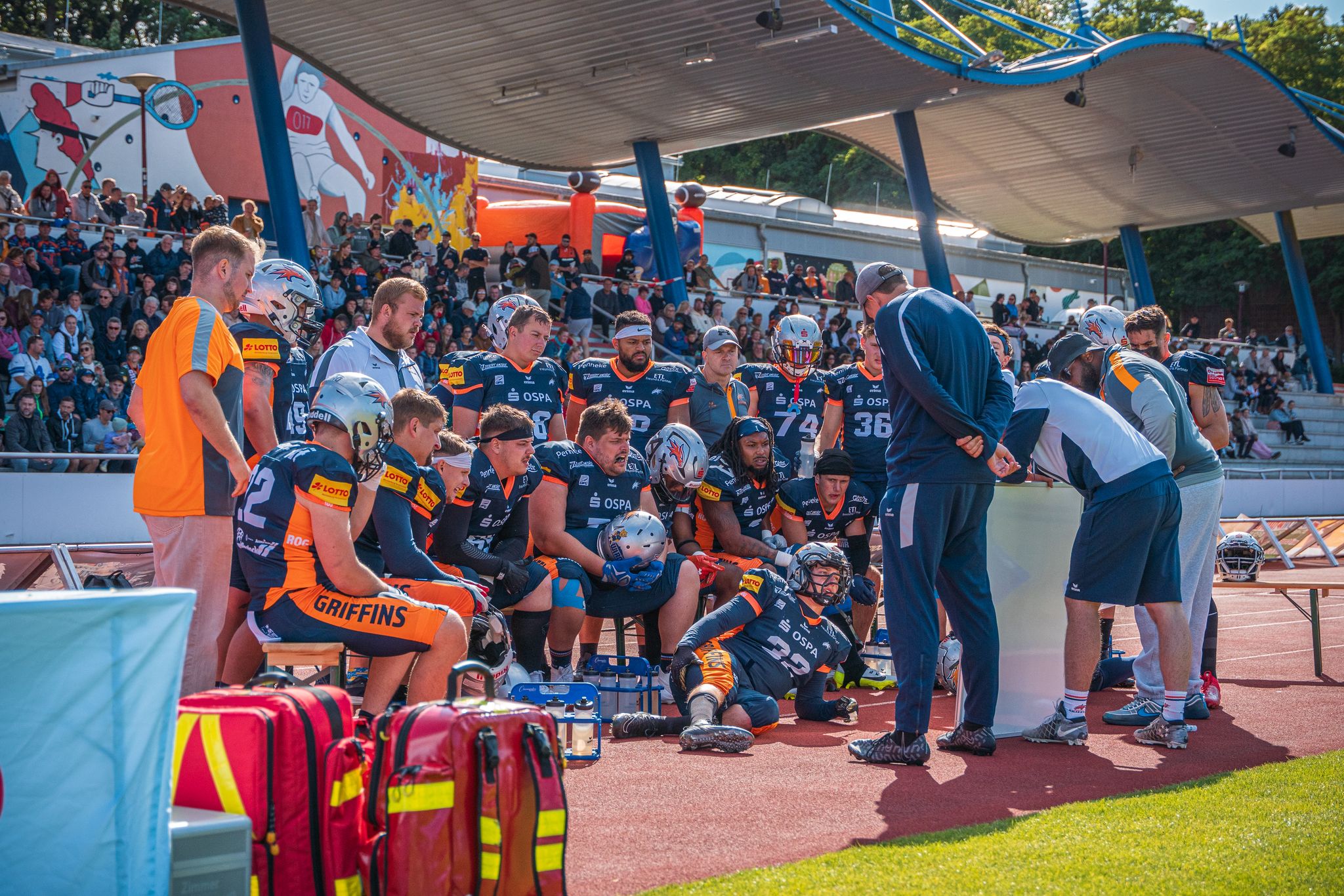 D Der Griffins Im Gespraech Mit Ihren Trainern